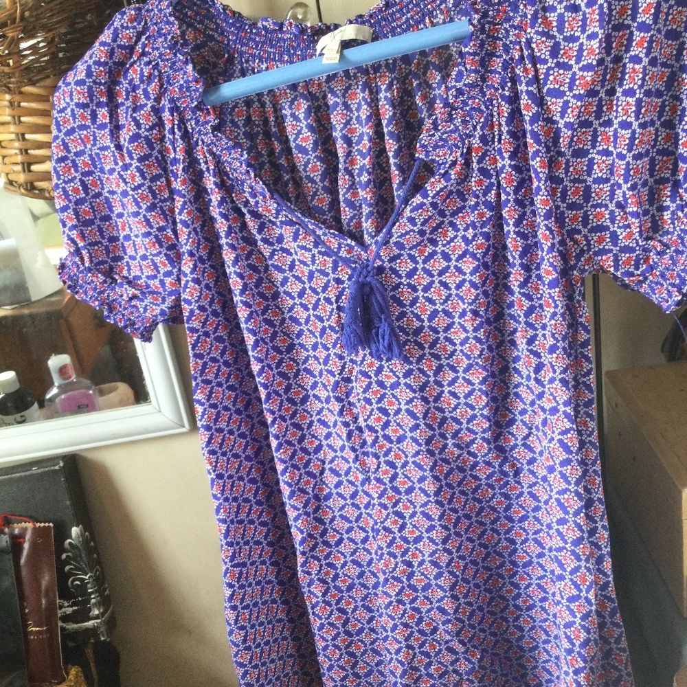 Adorable Joie short sleeve peasant style shirt